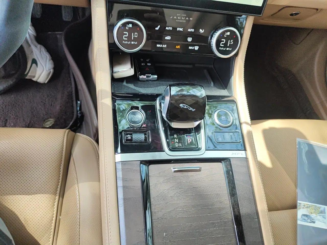 Jaguar XFL 2021 XFL 2.0T P250 Two-Wheel-Drive Luxury Deluxe Edition — миниатюра 15