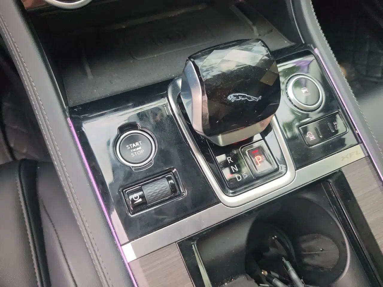 Jaguar XFL 2021 XFL 2.0T P200 Two-Wheel-Drive Elite Luxury Edition — миниатюра 15
