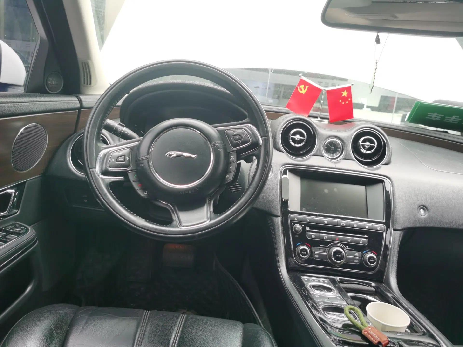 Jaguar XJ 2016 XJL 2.0T Two-Wheel-Drive Elegant Business Edition — миниатюра 11