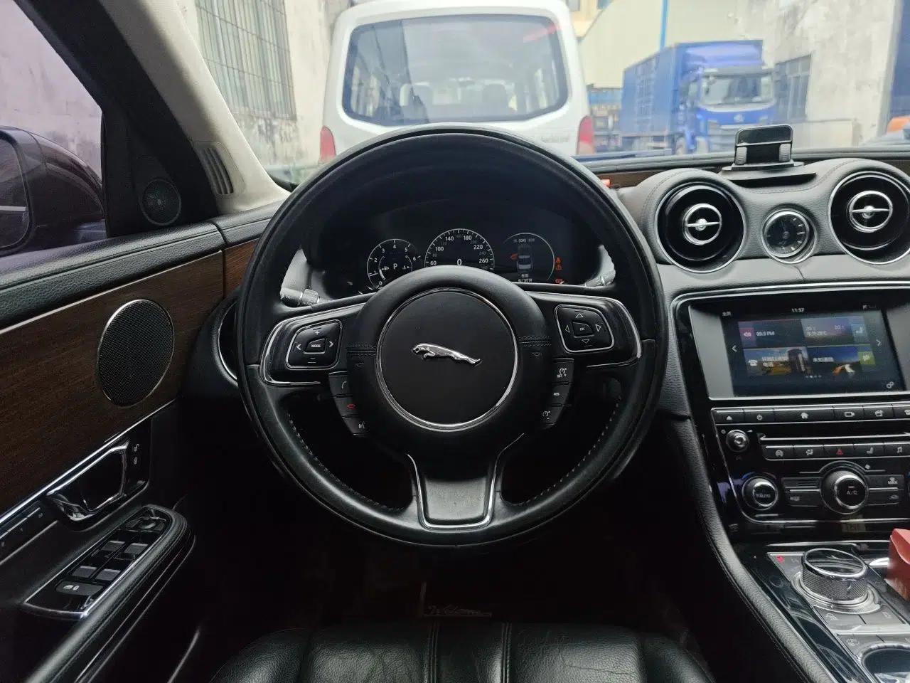 Jaguar XJ 2016 XJL 2.0T Two-Wheel-Drive Elegant Business Edition — миниатюра 11