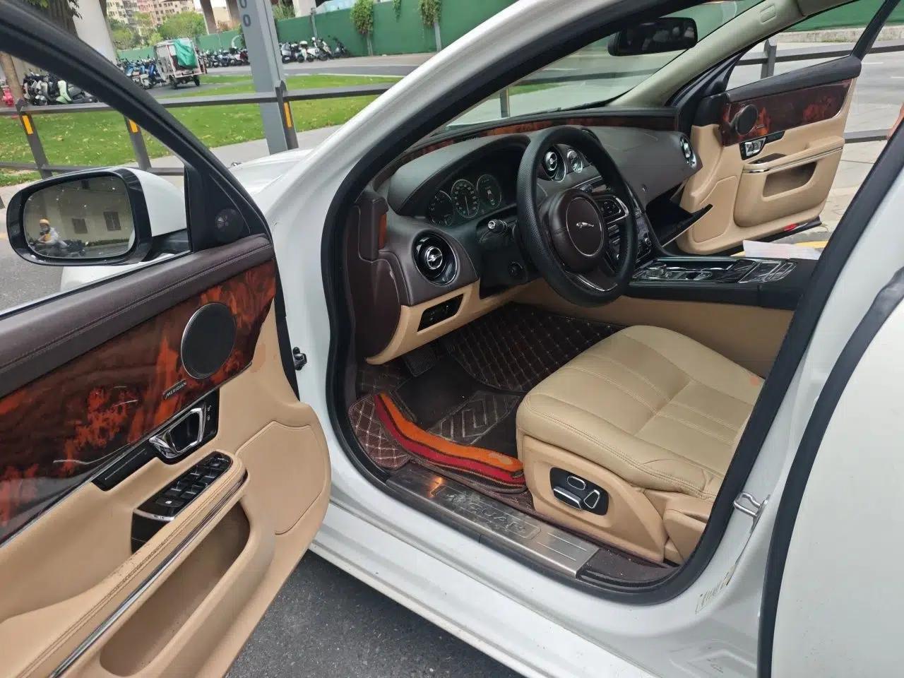 Jaguar XJ 2014 XJL 3.0 SC Four-Wheel Drive Panoramic Business Edition — миниатюра 17