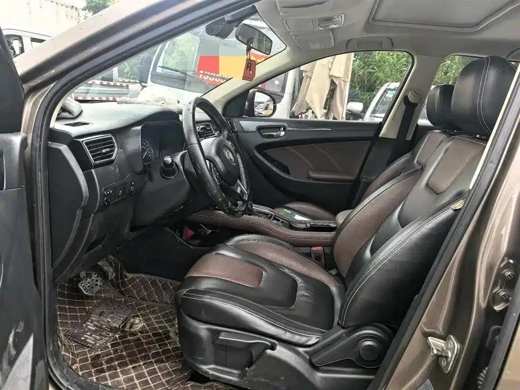 Fengguang 580 2017 Facelift 1.5T CVT Luxury Edition — миниатюра 6