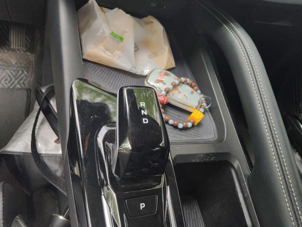 Geely Auto Coolray 2022 Bin Yue COOL 1.5TD DCT Ignite Edition — миниатюра 15