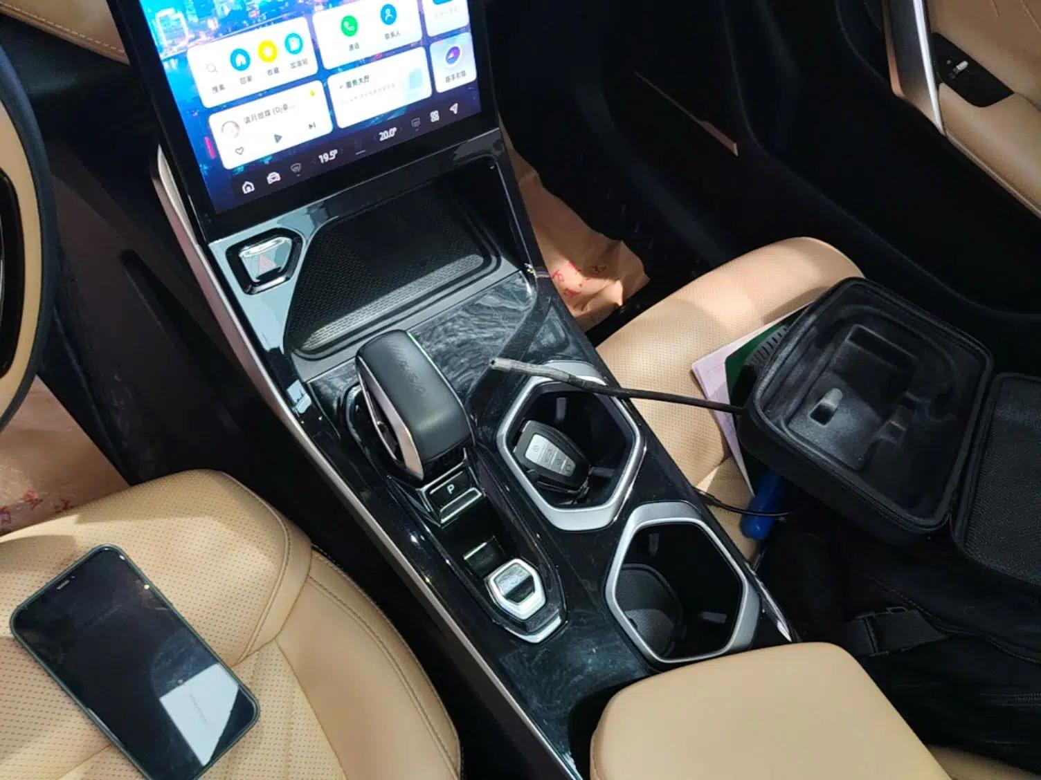 Geely Auto FX11 2023 1.5TD DCT Prestige Edition — миниатюра 17