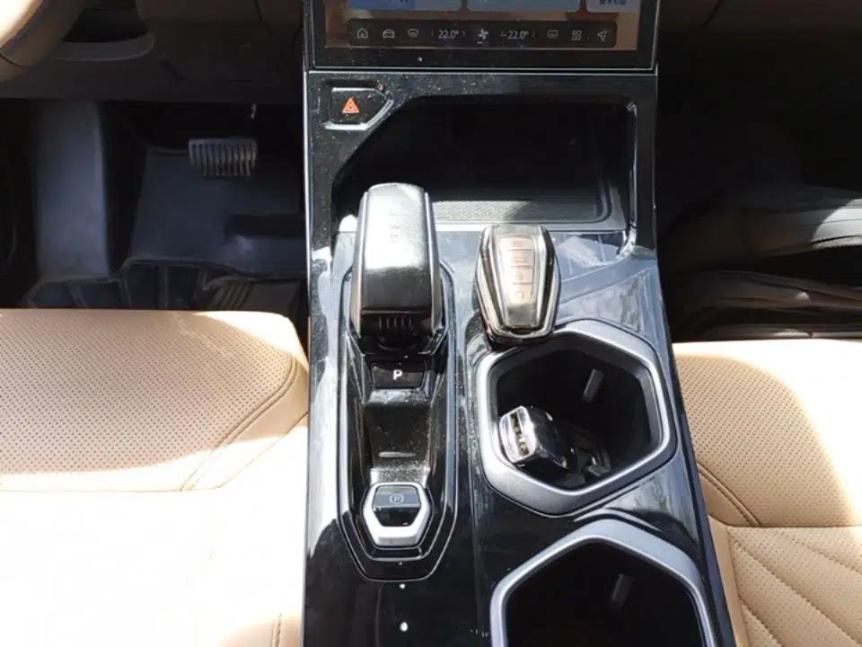 Geely Auto FX11 2023 1.5TD DCT Prestige Edition — миниатюра 17