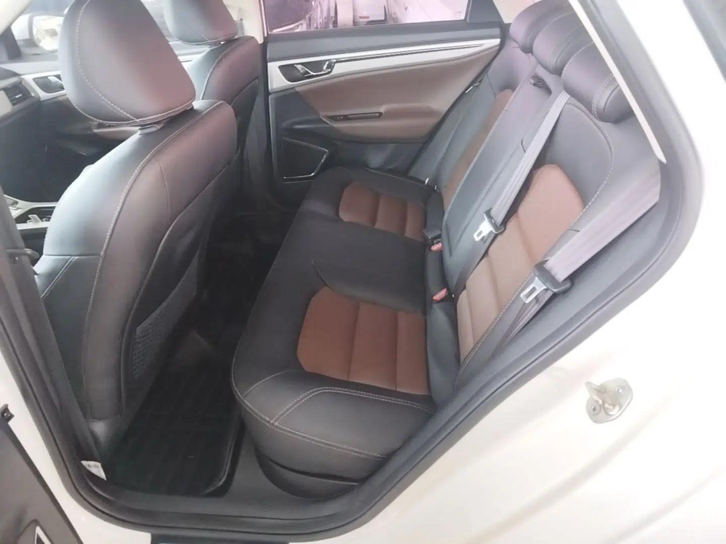 Geely Auto Emgrand GL 2017 1.3T DCT Luxury Model — миниатюра 20