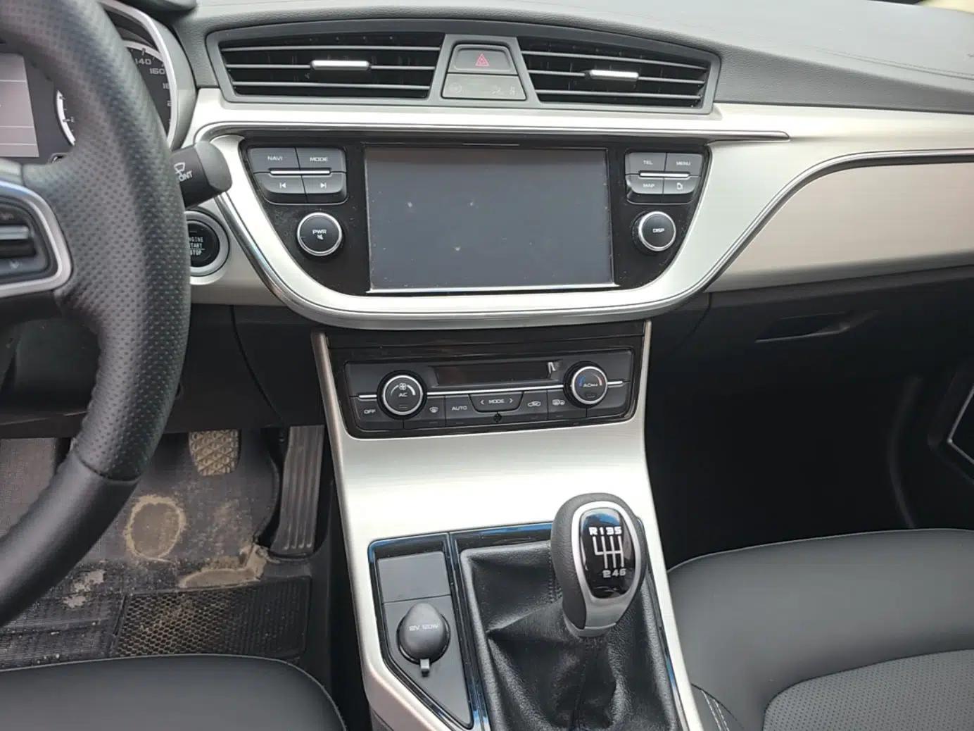 Geely Auto Emgrand GL 2017 1.8L Manual Elite Model — миниатюра 16