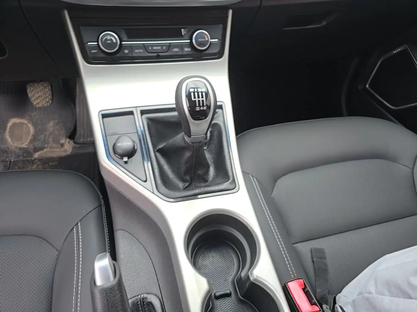 Geely Auto Emgrand GL 2017 1.8L Manual Elite Model — миниатюра 17