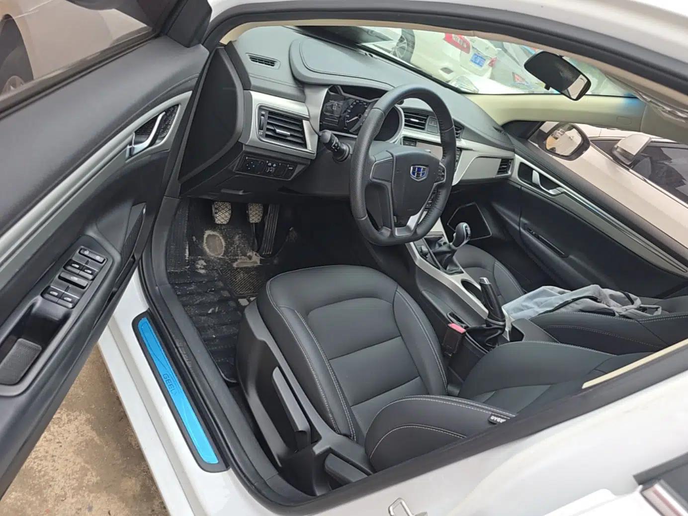 Geely Auto Emgrand GL 2017 1.8L Manual Elite Model — миниатюра 19