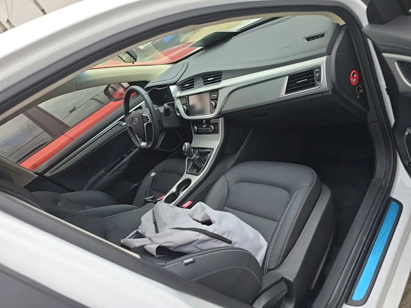 Geely Auto Emgrand GL 2017 1.8L Manual Elite Model — миниатюра 23