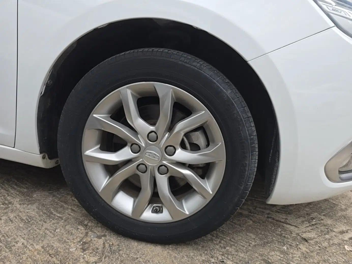 Geely Auto Emgrand GL 2017 1.8L Manual Elite Model — миниатюра 8