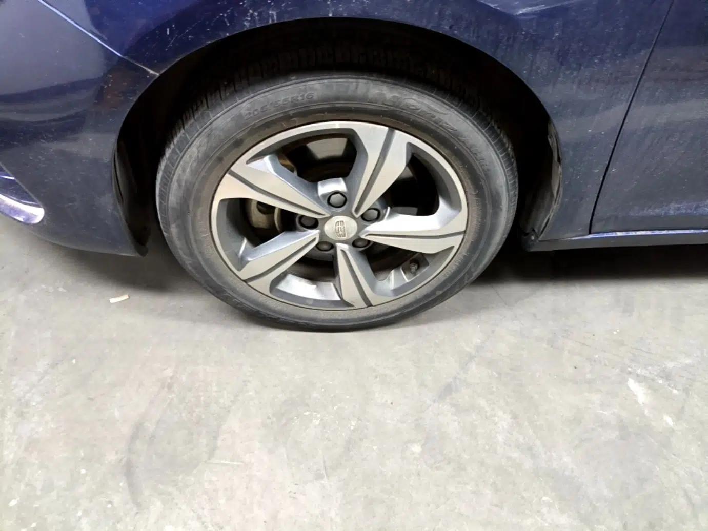 Geely Auto Emgrand GL 2018 1.8L Manual Elite Smart Connectivity Version — миниатюра 8