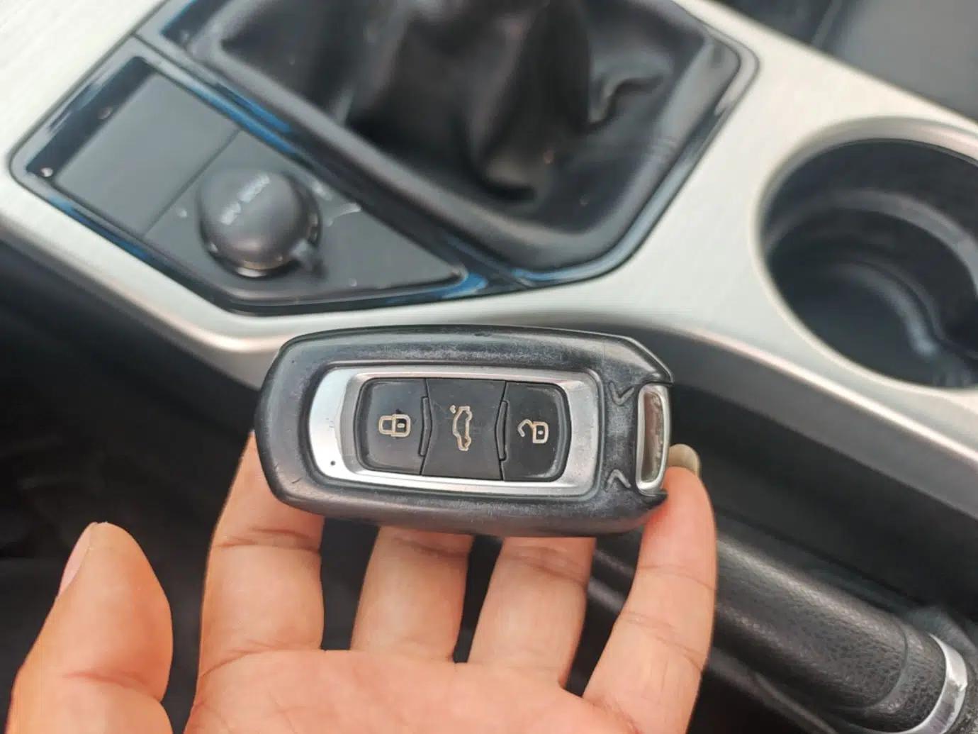 Geely Auto Emgrand GL 2017 1.8L Manual Elite Model — миниатюра 12