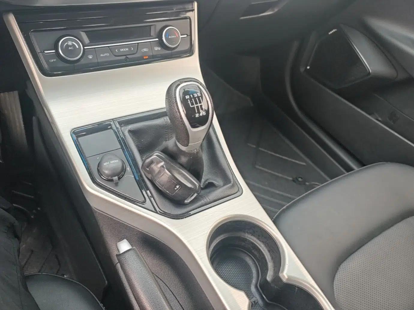 Geely Auto Emgrand GL 2017 1.8L Manual Elite Model — миниатюра 17