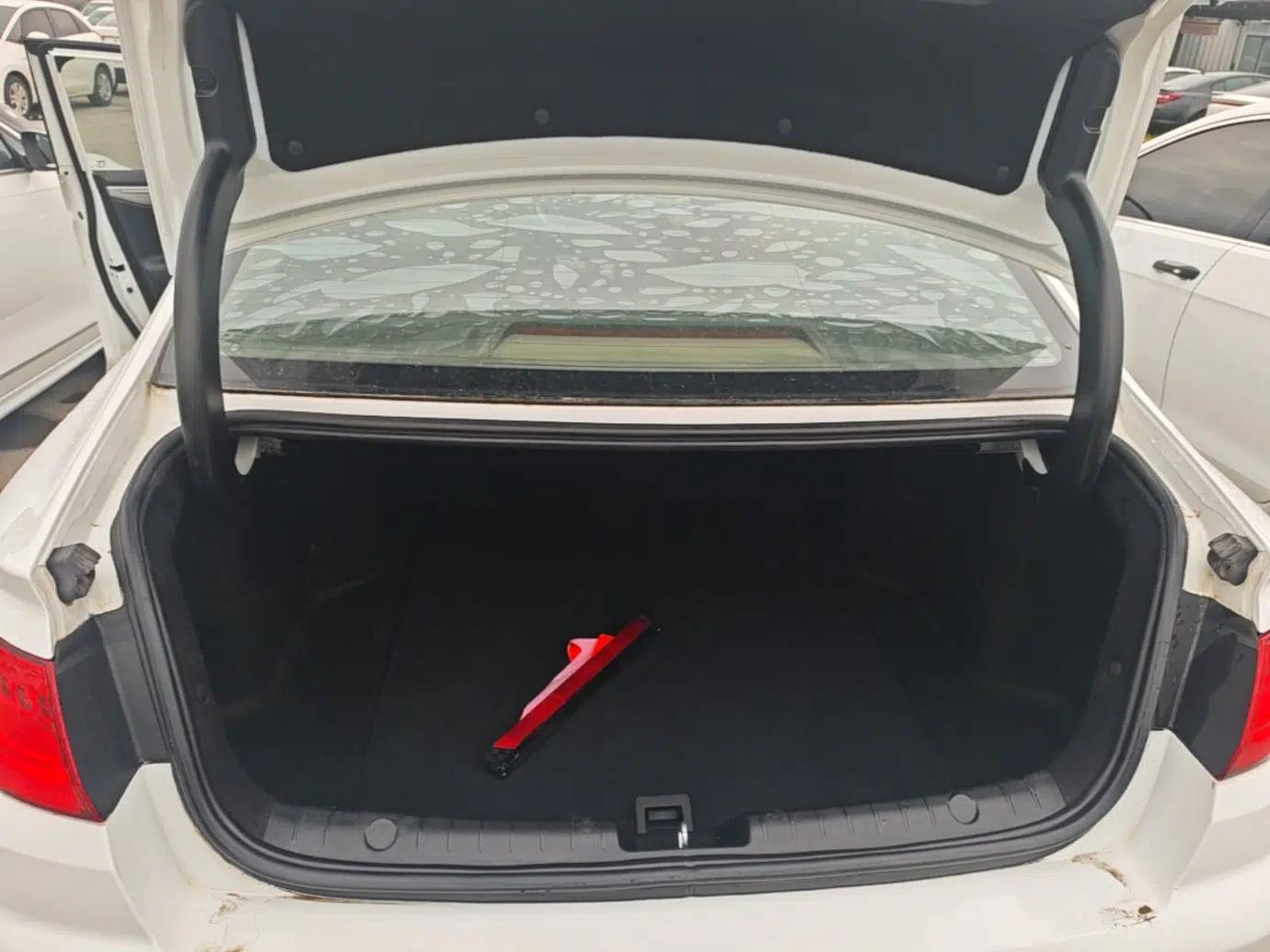 Geely Auto Emgrand GL 2017 1.8L Manual Elite Model — миниатюра 22