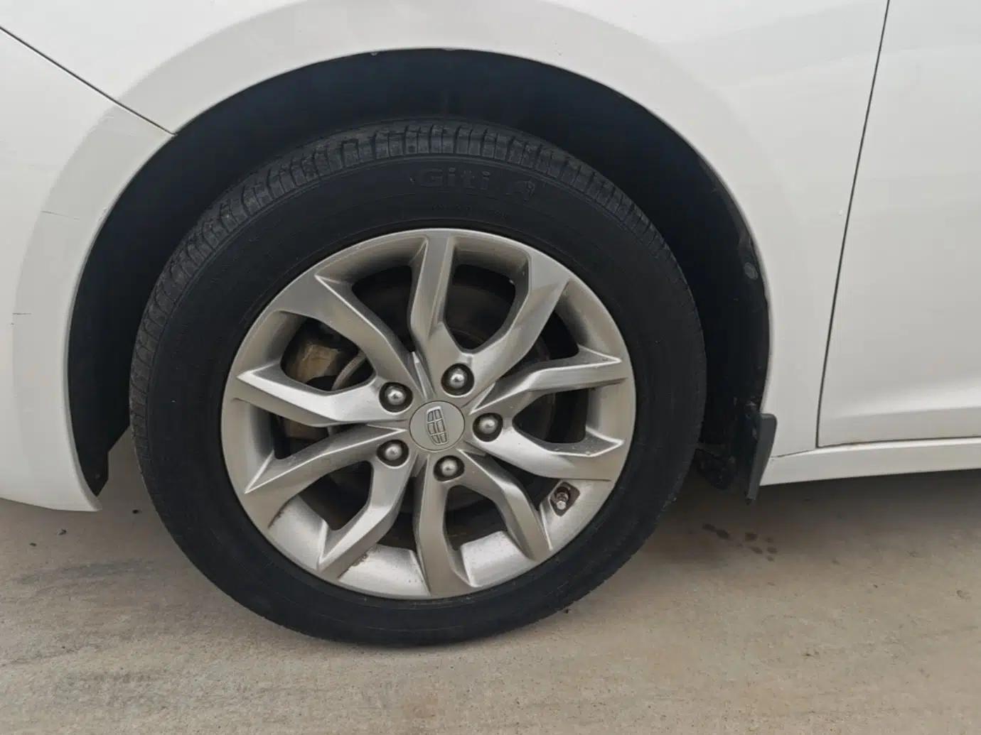 Geely Auto Emgrand GL 2017 1.8L Manual Elite Model — миниатюра 8