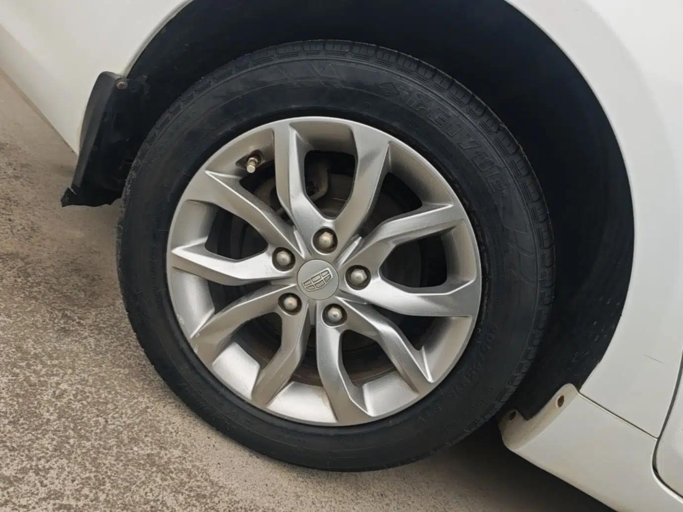 Geely Auto Emgrand GL 2017 1.8L Manual Elite Model — миниатюра 10
