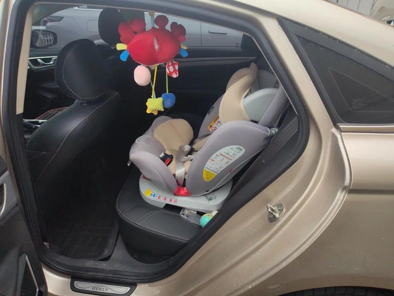 Geely Auto Emgrand GL 2017 1.8L Manual Elite Model — миниатюра 18