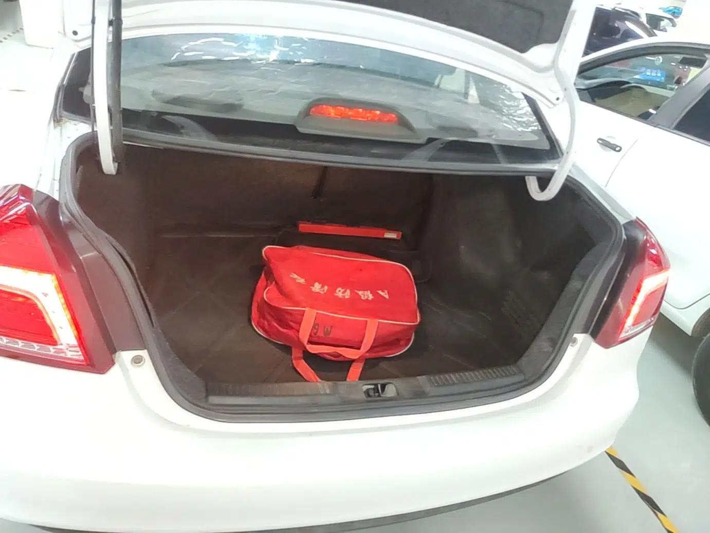 Geely Auto Diamond 2016 1.5L Manual Entry-Level Trim — миниатюра 22