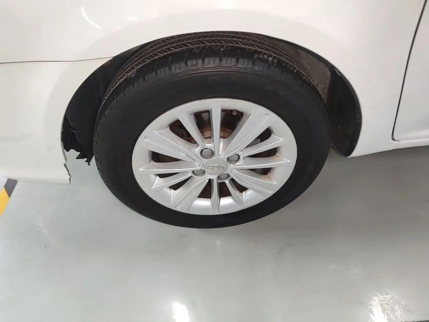 Geely Auto Diamond 2016 1.5L Manual Entry-Level Trim — миниатюра 8