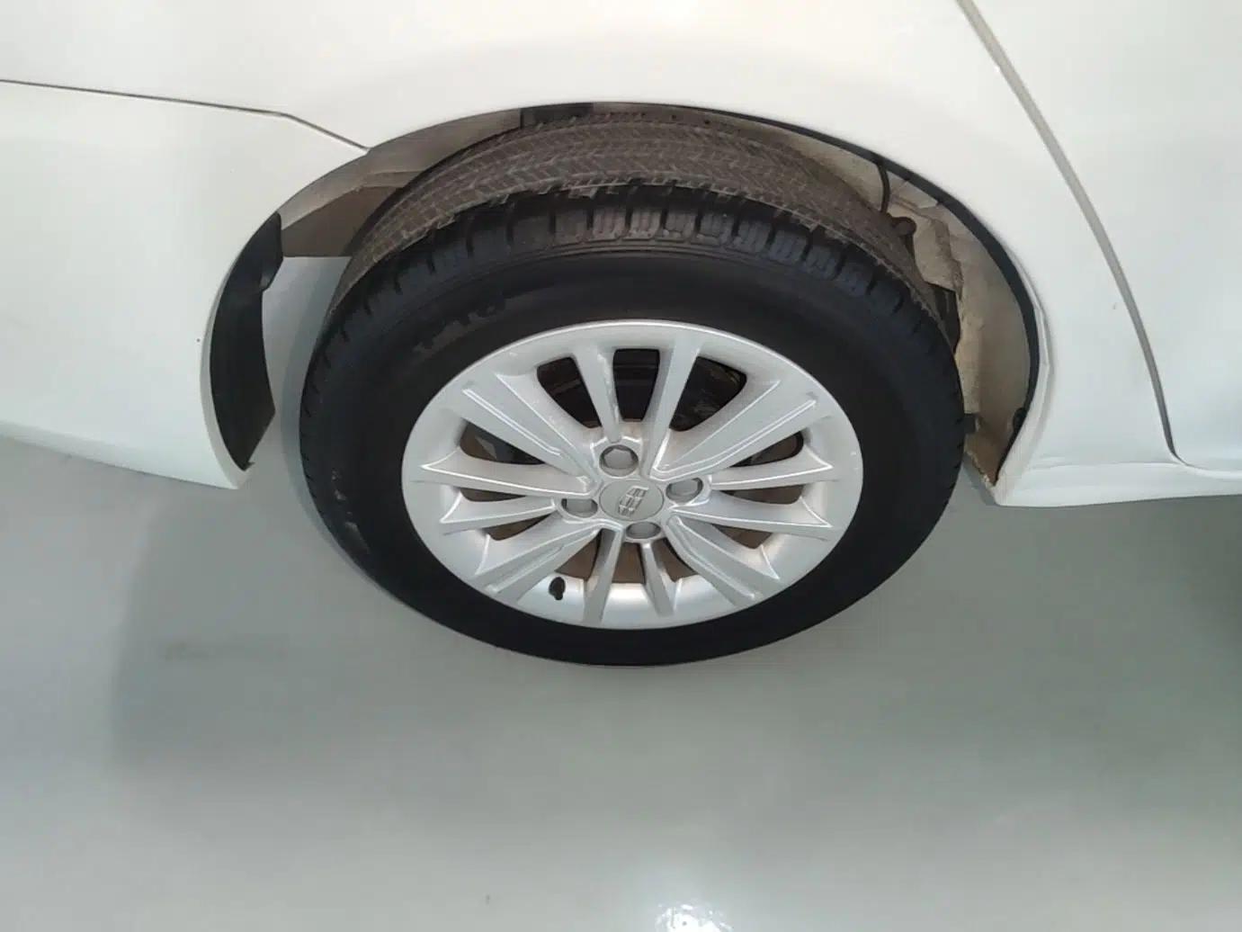 Geely Auto Diamond 2016 1.5L Manual Entry-Level Trim — миниатюра 10
