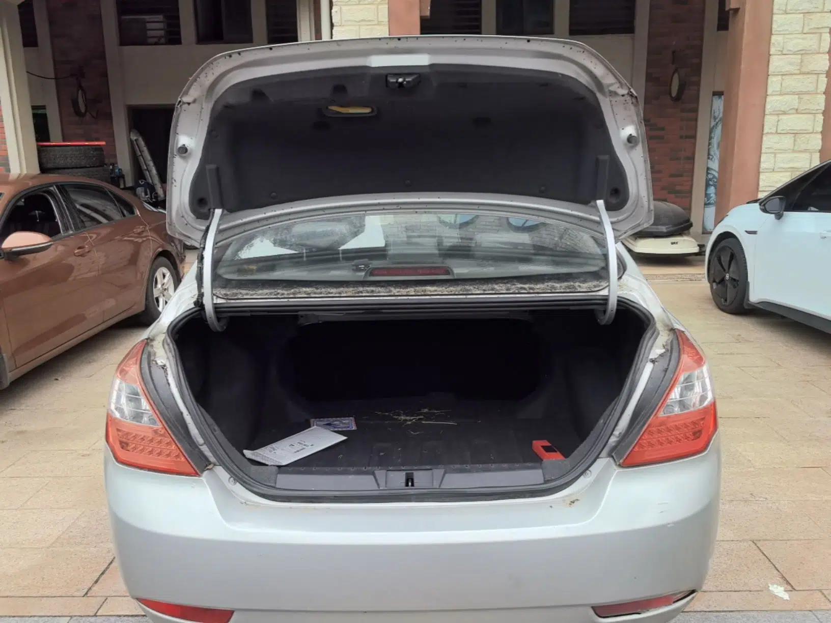 Geely Auto Classic Emgrand 2013 Sedan 1.5L Manual Entry-Level Model — миниатюра 22