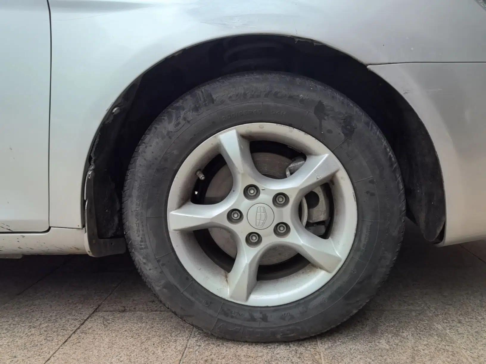 Geely Auto Classic Emgrand 2013 Sedan 1.5L Manual Entry-Level Model — миниатюра 10