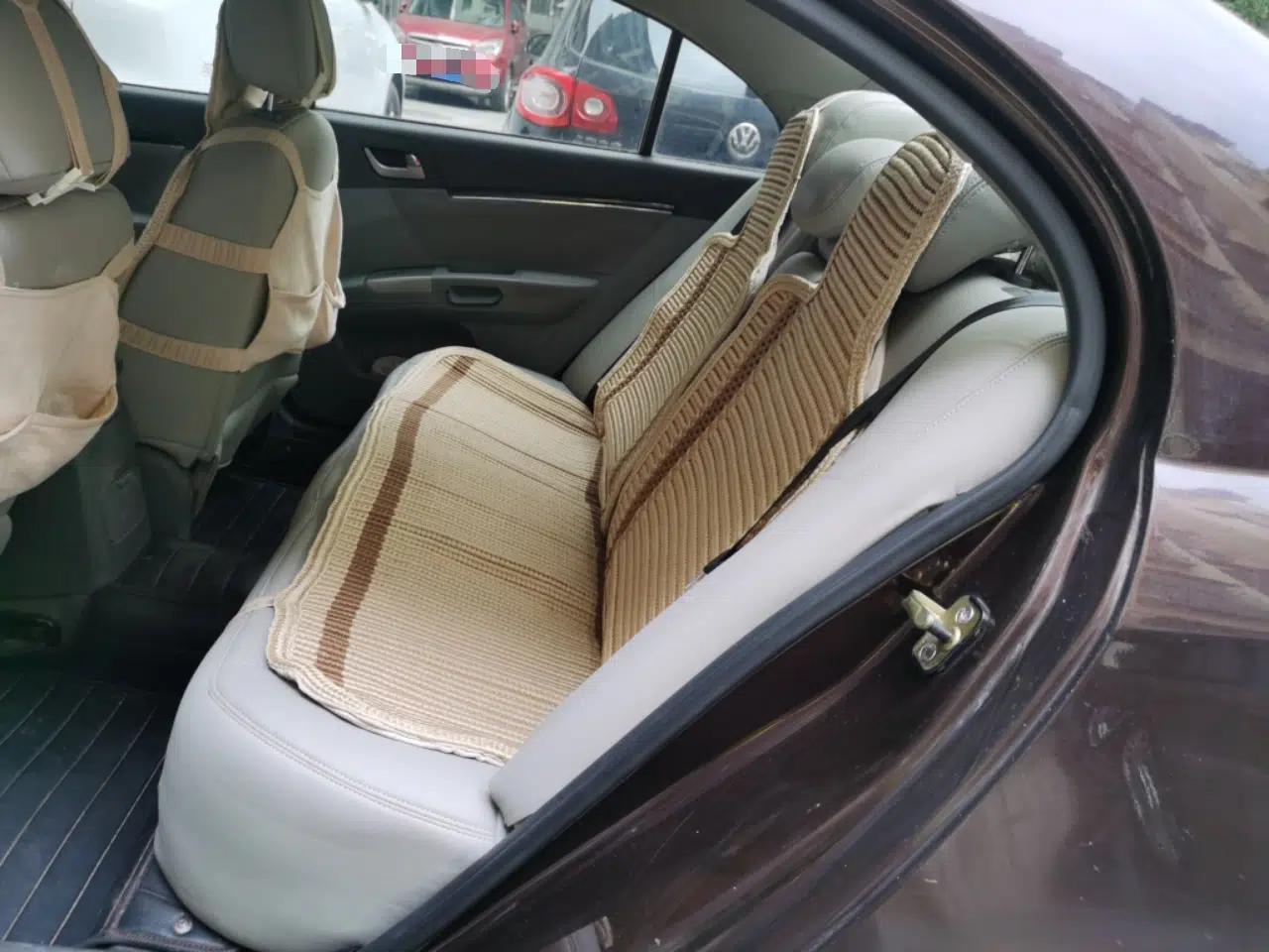 Geely Auto Classic Emgrand 2013 Sedan 1.5L Manual Entry-Level Model — миниатюра 18