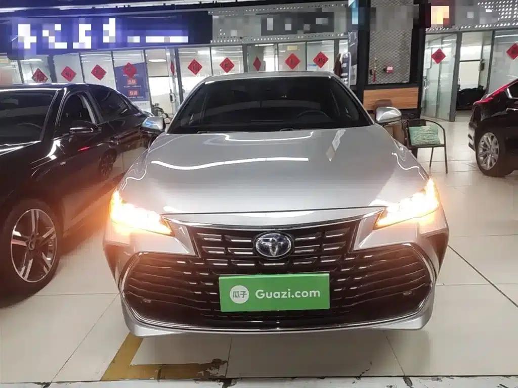 2022 Toyota Avalon Hybrid 2.5L Luxury Edition — миниатюра 3
