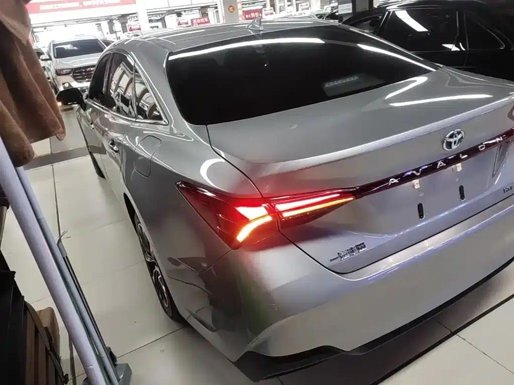 2022 Toyota Avalon Hybrid 2.5L Luxury Edition — миниатюра 5