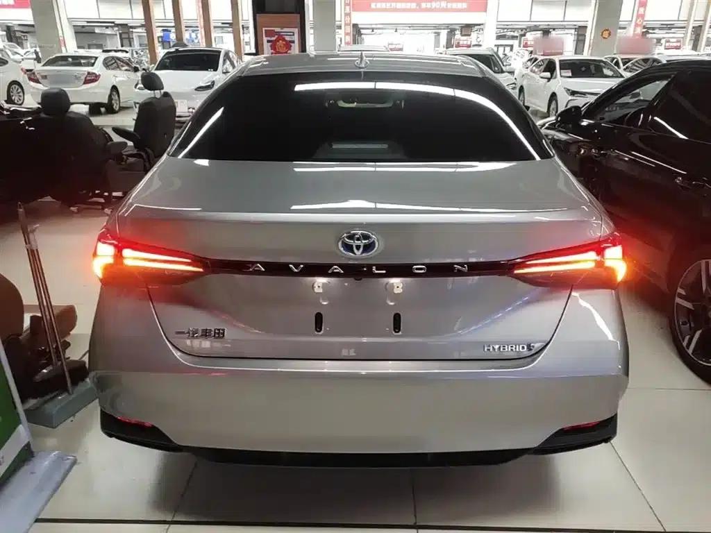 2022 Toyota Avalon Hybrid 2.5L Luxury Edition — миниатюра 6