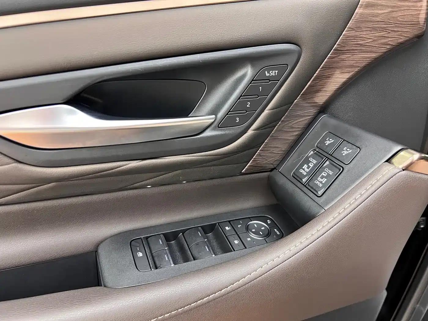 2024 Alphard Crown Hybrid 2.5L Supreme Edition — миниатюра 16