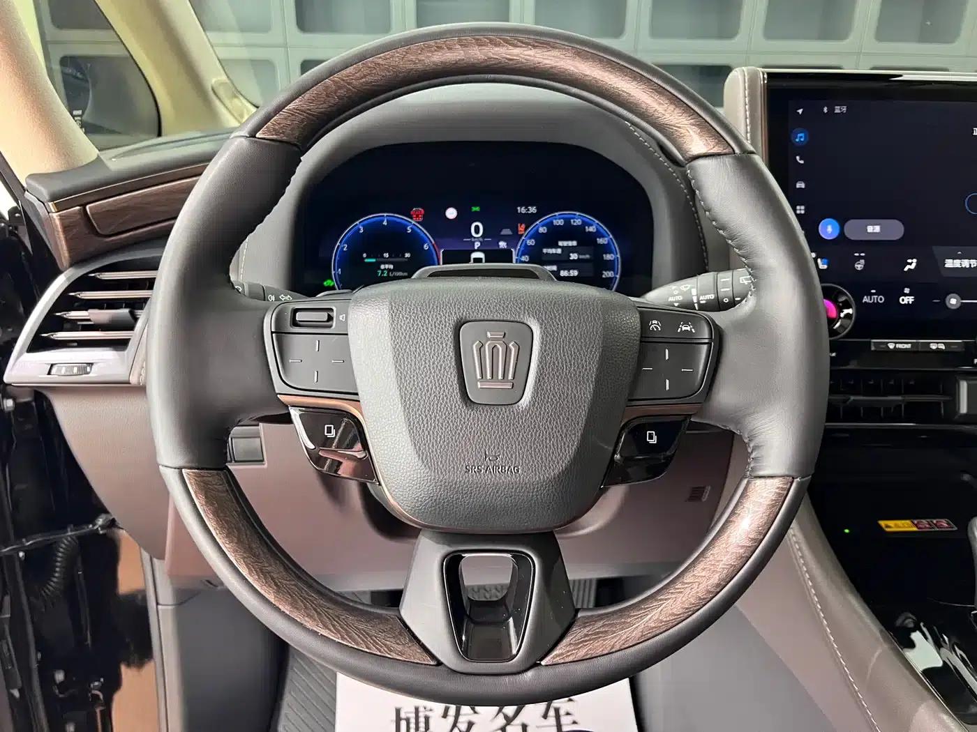 2024 Alphard Crown Hybrid 2.5L Supreme Edition — миниатюра 21