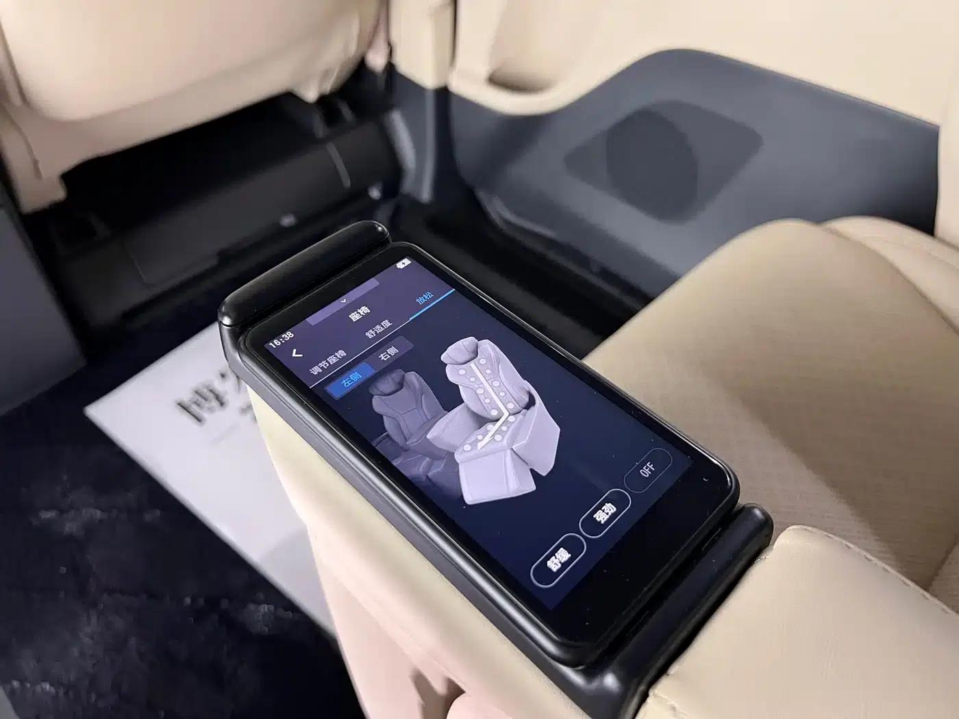 2024 Alphard Crown Hybrid 2.5L Supreme Edition — миниатюра 33