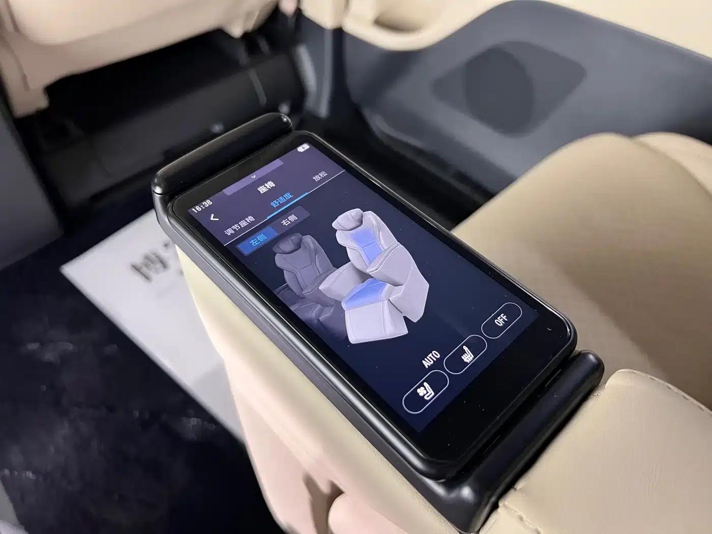 2024 Alphard Crown Hybrid 2.5L Supreme Edition — миниатюра 34