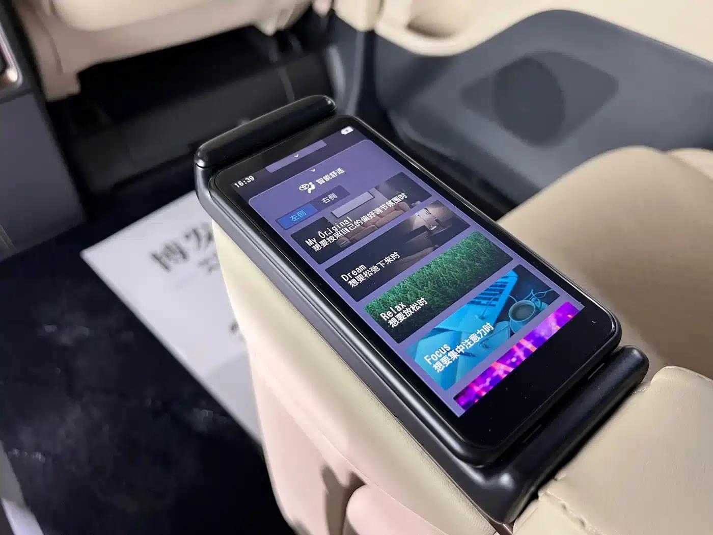 2024 Alphard Crown Hybrid 2.5L Supreme Edition — миниатюра 36