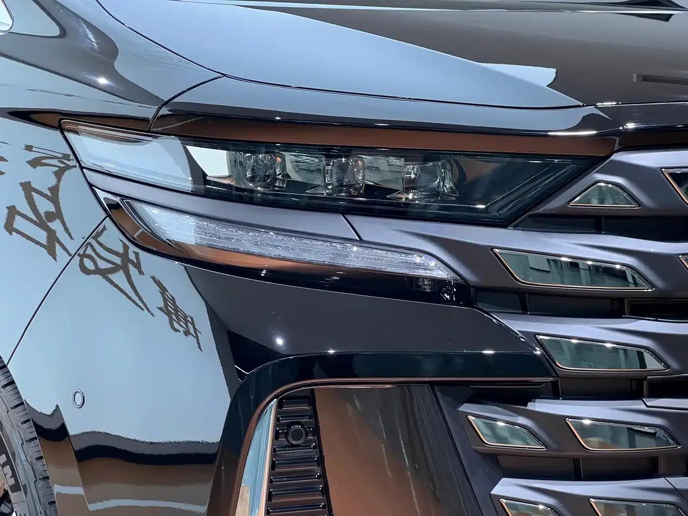 2024 Alphard Crown Hybrid 2.5L Supreme Edition — миниатюра 5