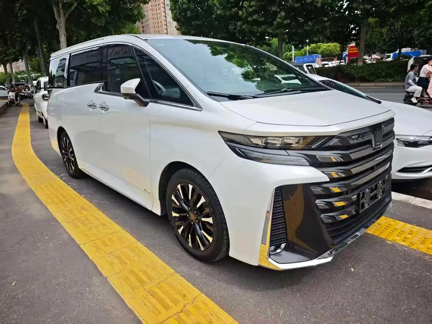 2024 Alphard Crown Hybrid 2.5L Supreme Executive Edition — миниатюра 3