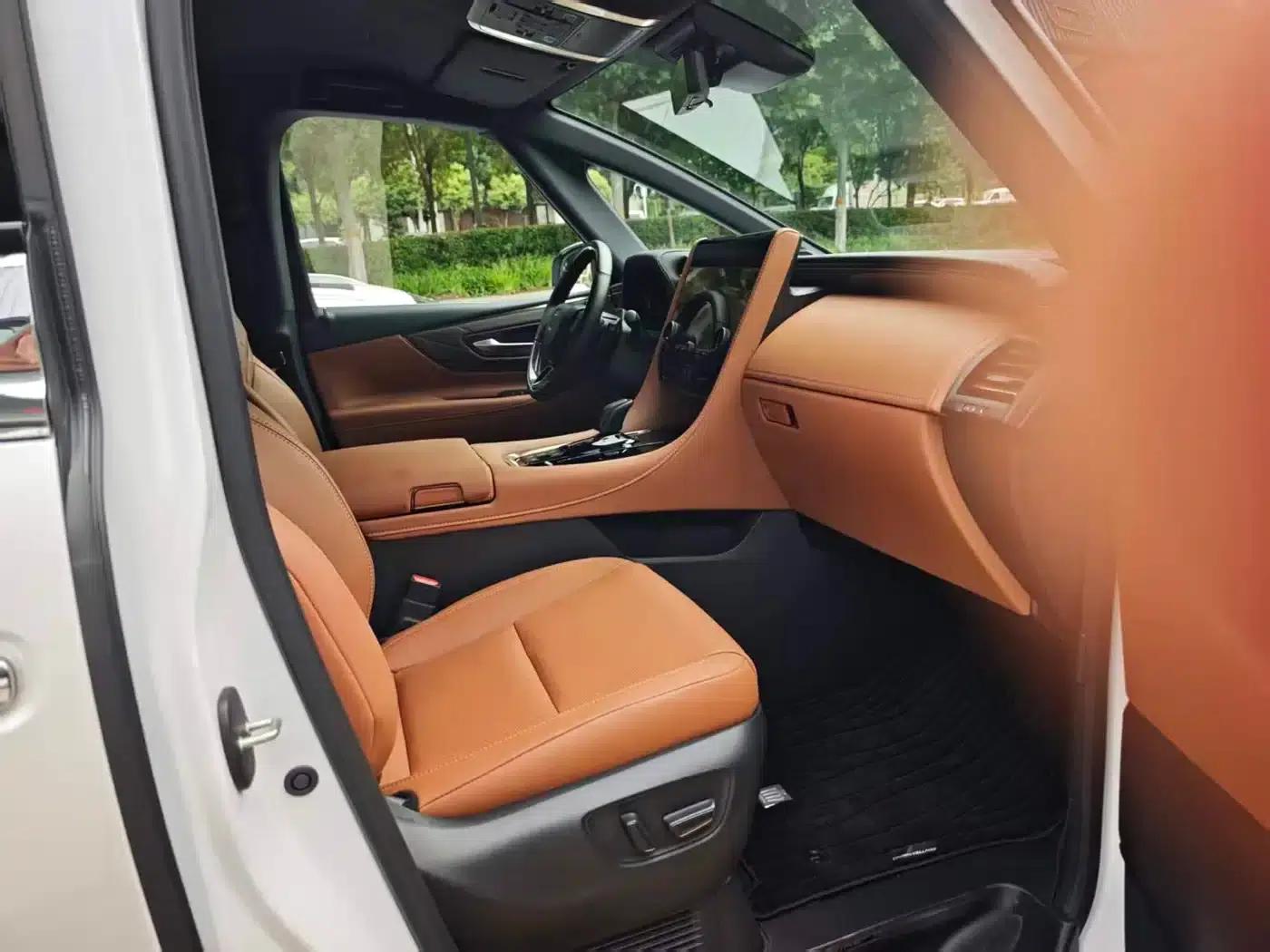 2024 Alphard Crown Hybrid 2.5L Supreme Executive Edition — миниатюра 5