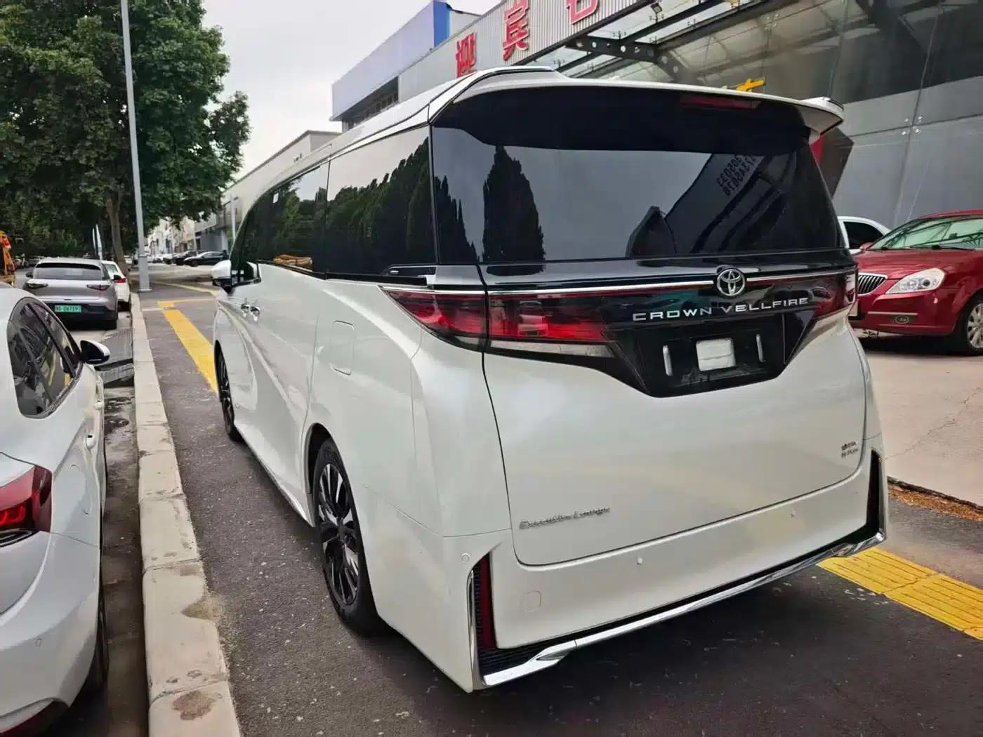 2024 Alphard Crown Hybrid 2.5L Supreme Executive Edition — миниатюра 7