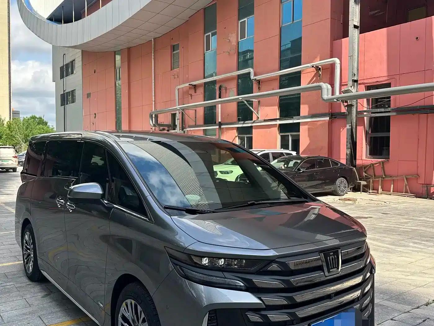 2024 Alphard Crown Hybrid 2.5L Supreme Executive Edition — миниатюра 1