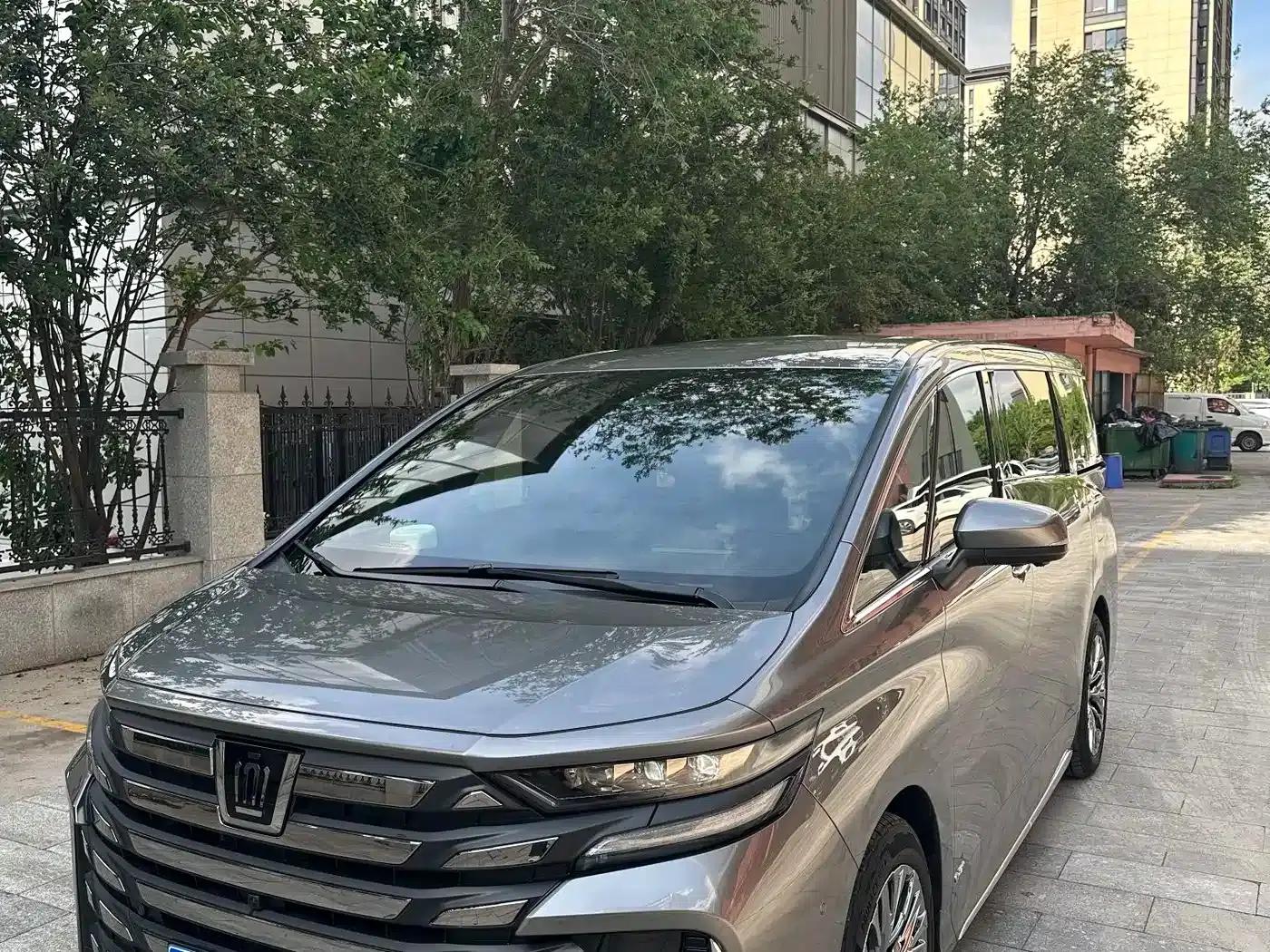 2024 Alphard Crown Hybrid 2.5L Supreme Executive Edition — миниатюра 2
