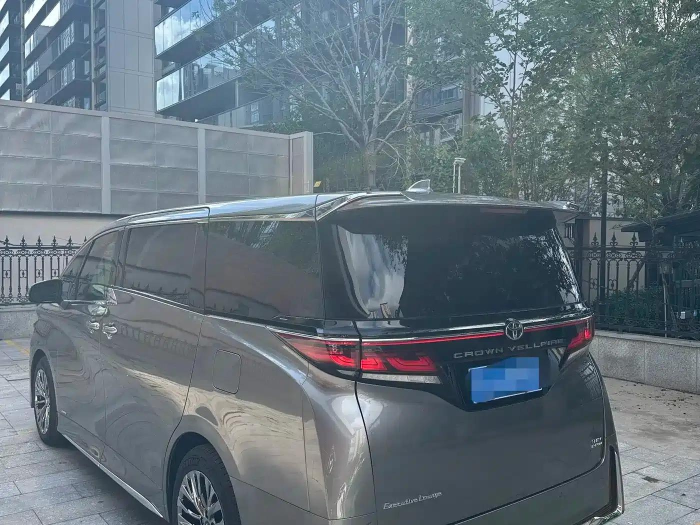 2024 Alphard Crown Hybrid 2.5L Supreme Executive Edition — миниатюра 13