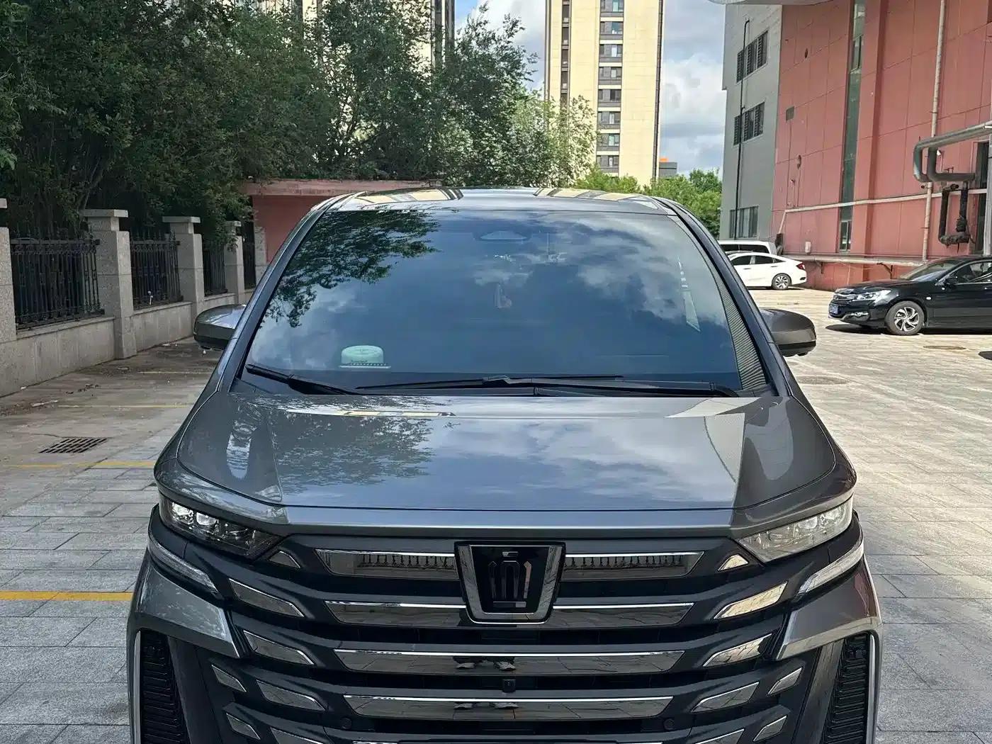 2024 Alphard Crown Hybrid 2.5L Supreme Executive Edition — миниатюра 3