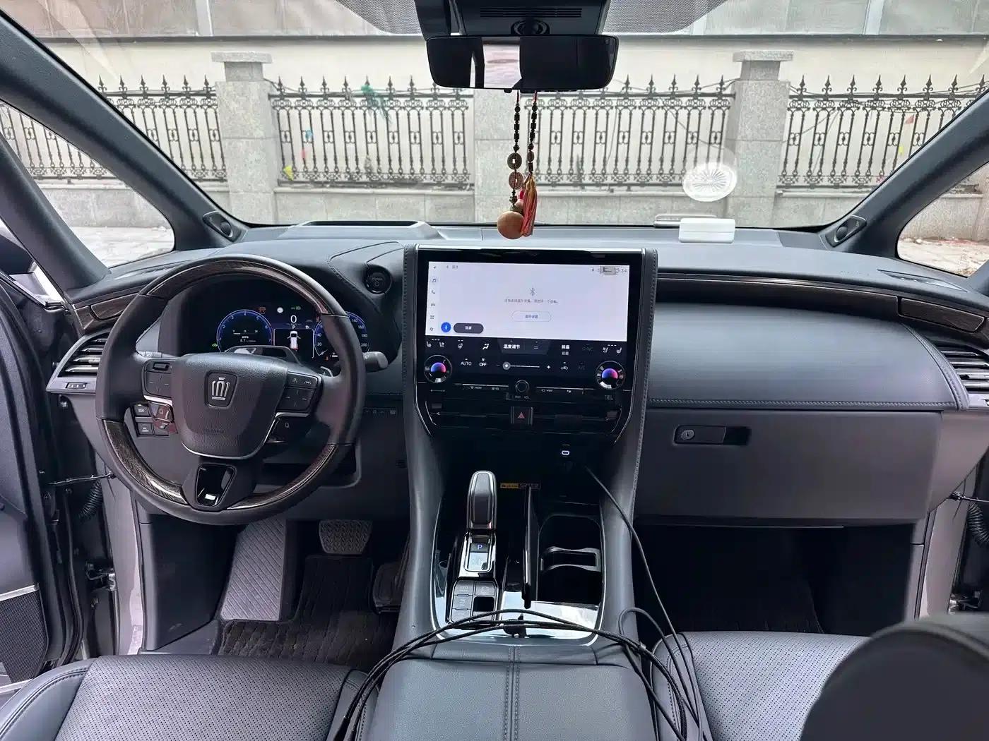 2024 Alphard Crown Hybrid 2.5L Supreme Executive Edition — миниатюра 4