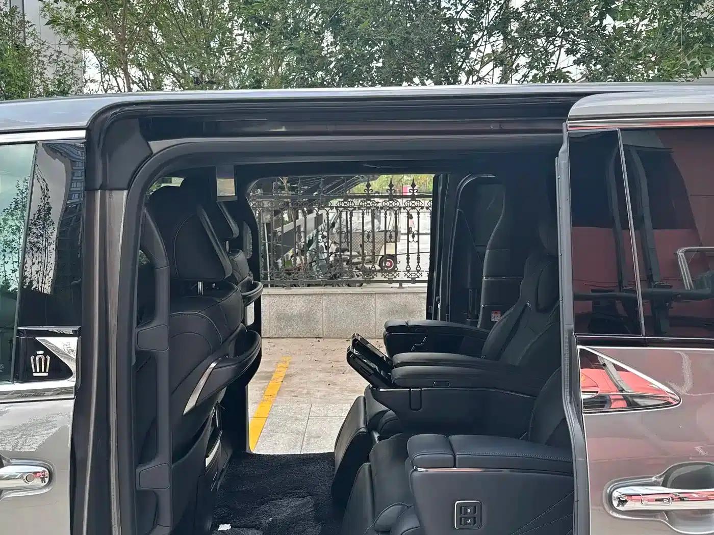 2024 Alphard Crown Hybrid 2.5L Supreme Executive Edition — миниатюра 7