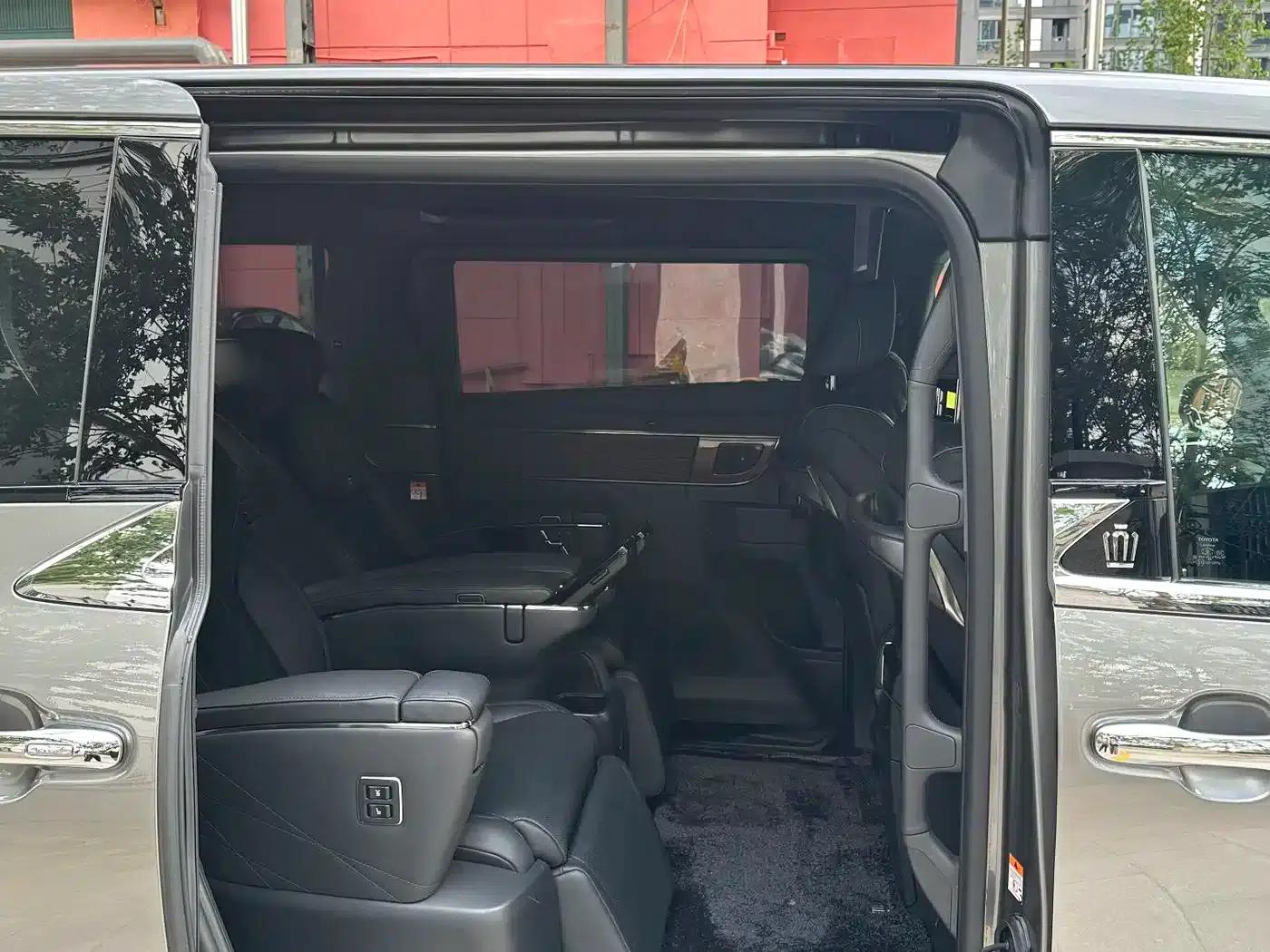 2024 Alphard Crown Hybrid 2.5L Supreme Executive Edition — миниатюра 9
