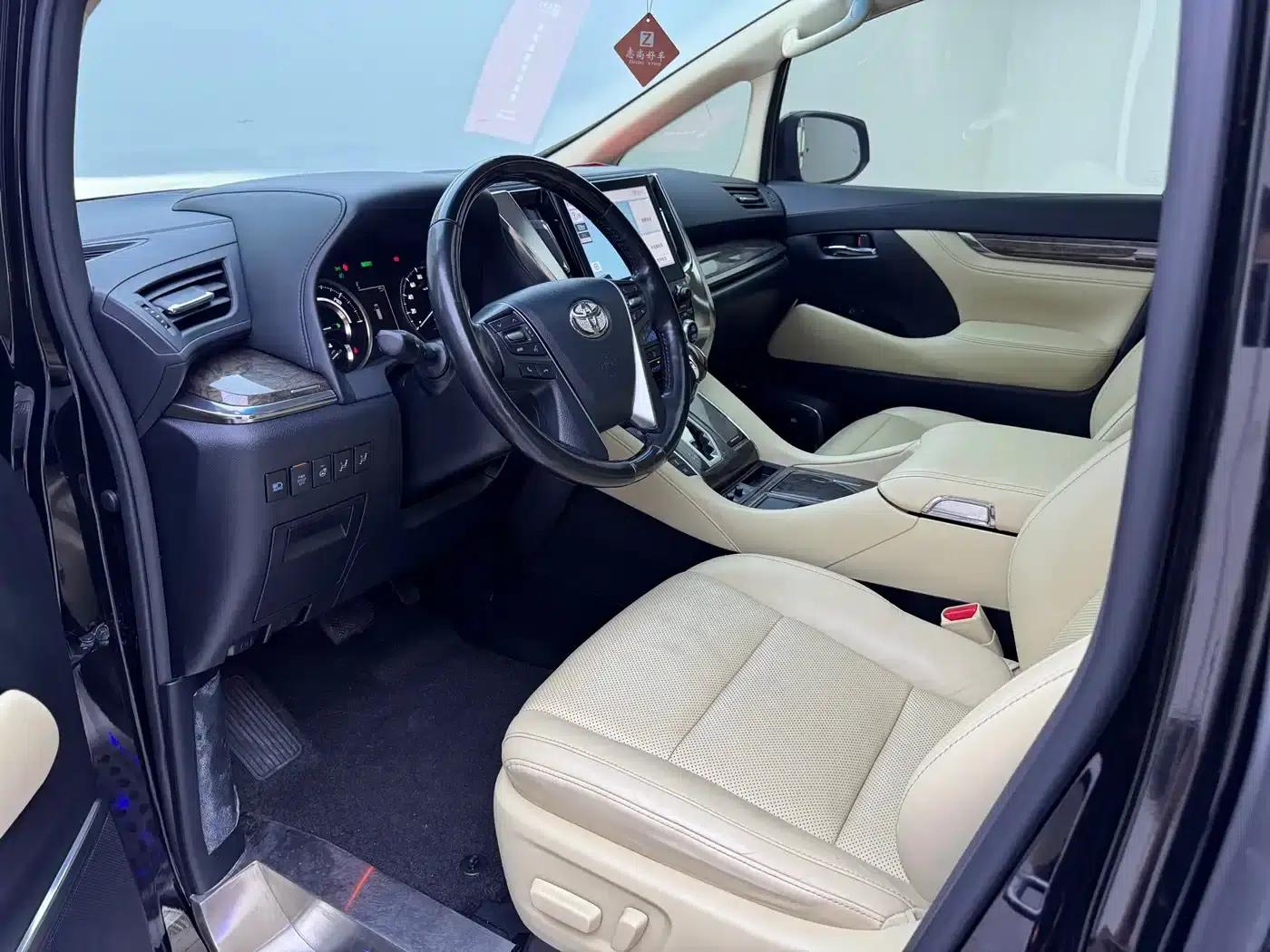 2021 Alphard Crown Hybrid 2.5L HV Premium Edition — миниатюра 4