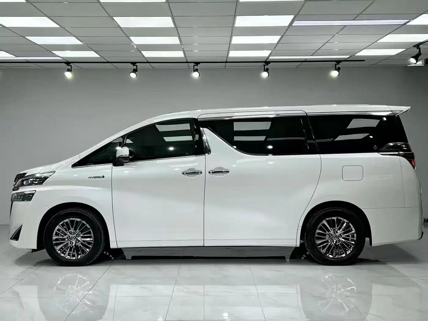 2019 Alphard Hybrid 2.5L HV Luxury Edition — миниатюра 3