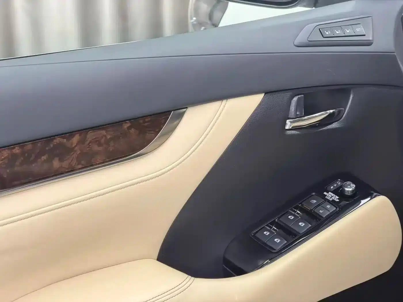2019 Alphard Hybrid 2.5L HV Luxury Edition — миниатюра 4